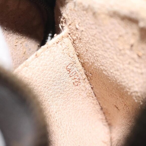 LOUIS VUITTON Monogram Pochette Cosmetic PM Pouch M43998 LV Auth 130658 - Picture 2 of 16